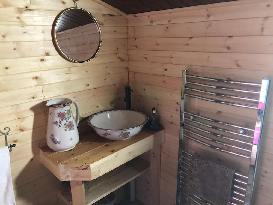 شقة Unique Tiny House Near 3 Peaks - The Zedshed Bentham المظهر الخارجي الصورة